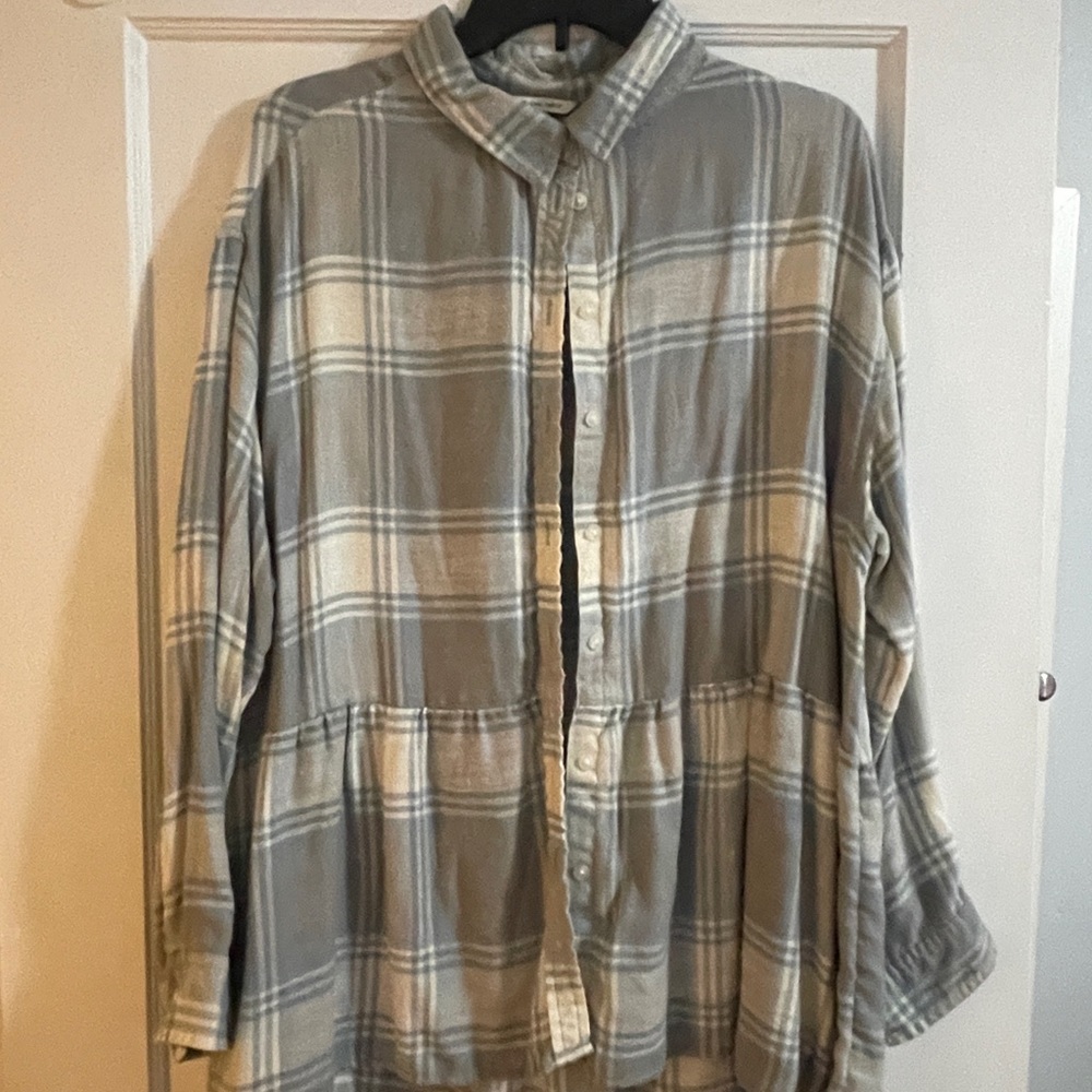 American Eagle peplum plaid large blue, white, grey flannel button up